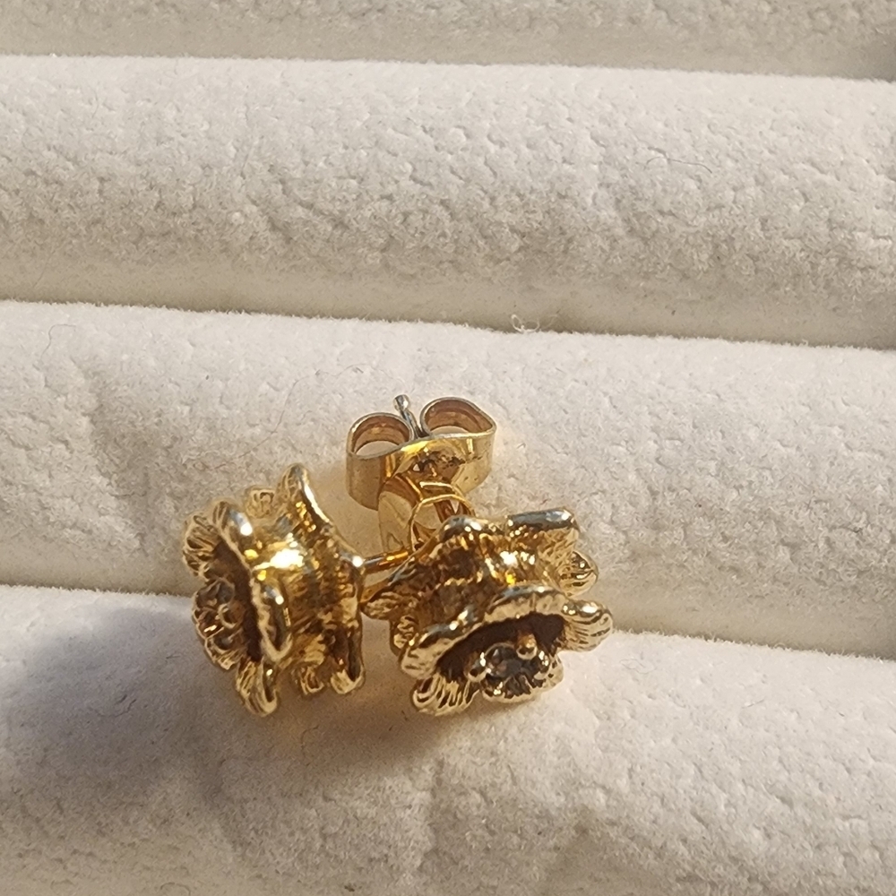 Elegant Gold Tone Flower Stud Earrings